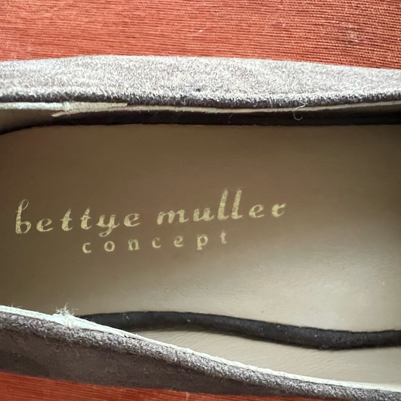 Bettye Muller brown suede loafers, size 8. Never worn - Picture 6 of 6